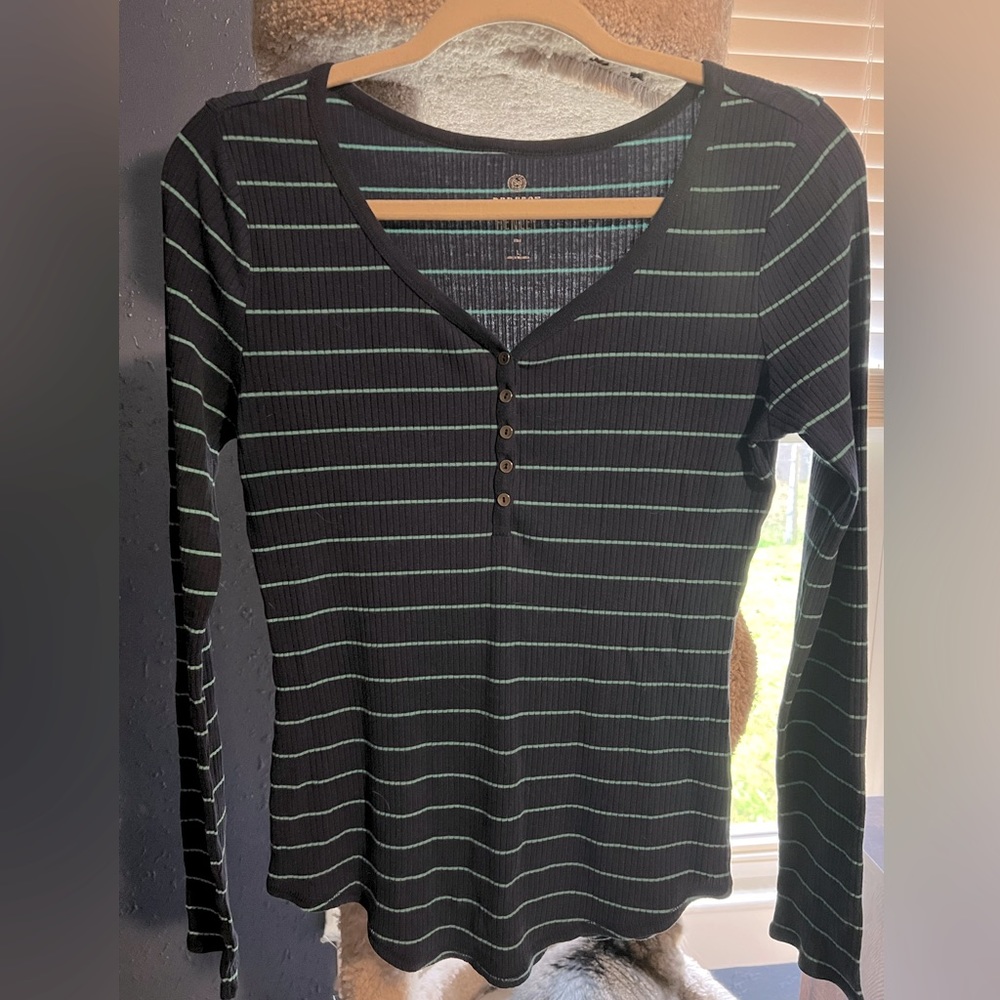 Long sleeve v neck t shirt